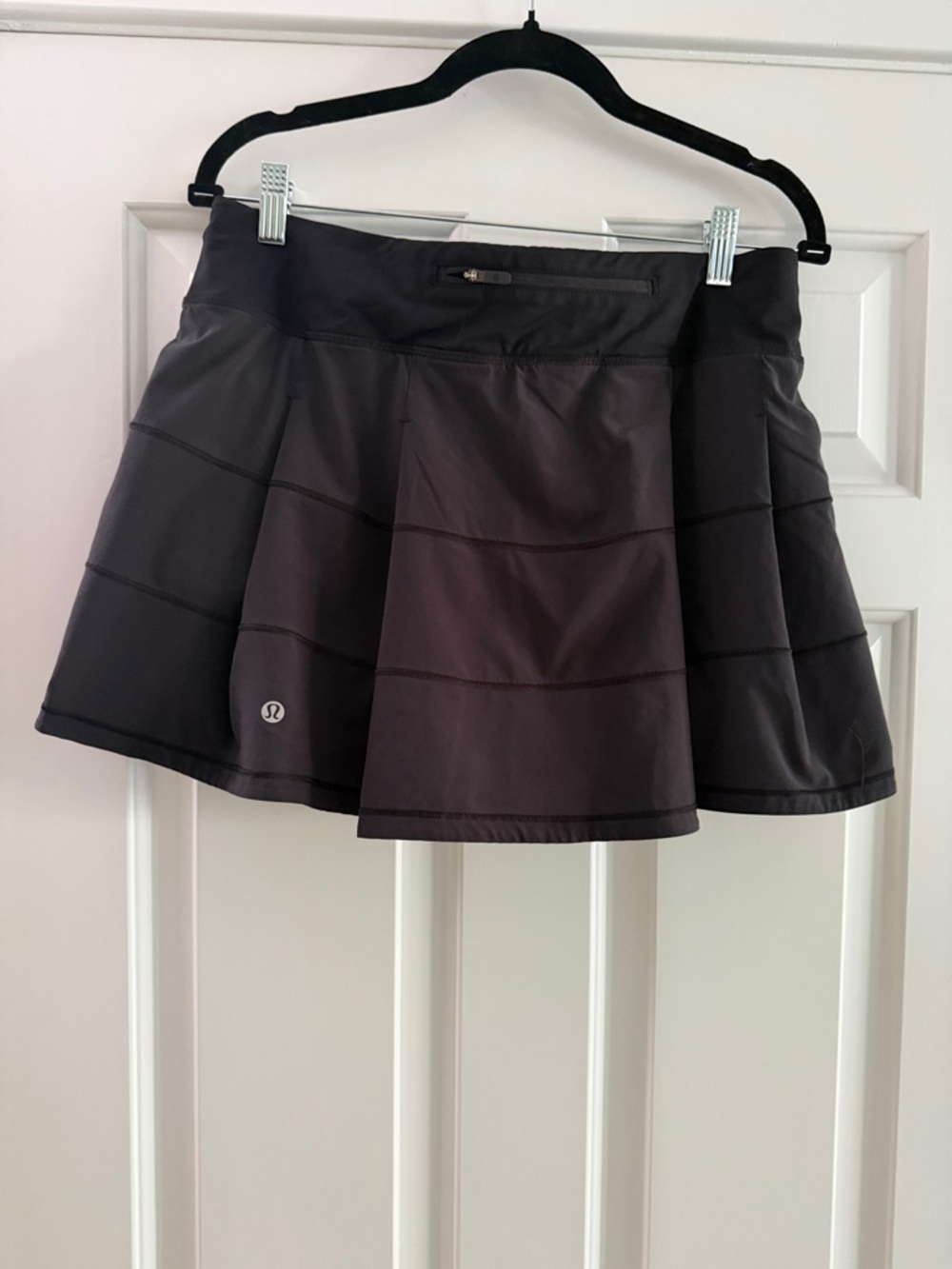 lululemon athletica black skater athletic skort with zip pocket